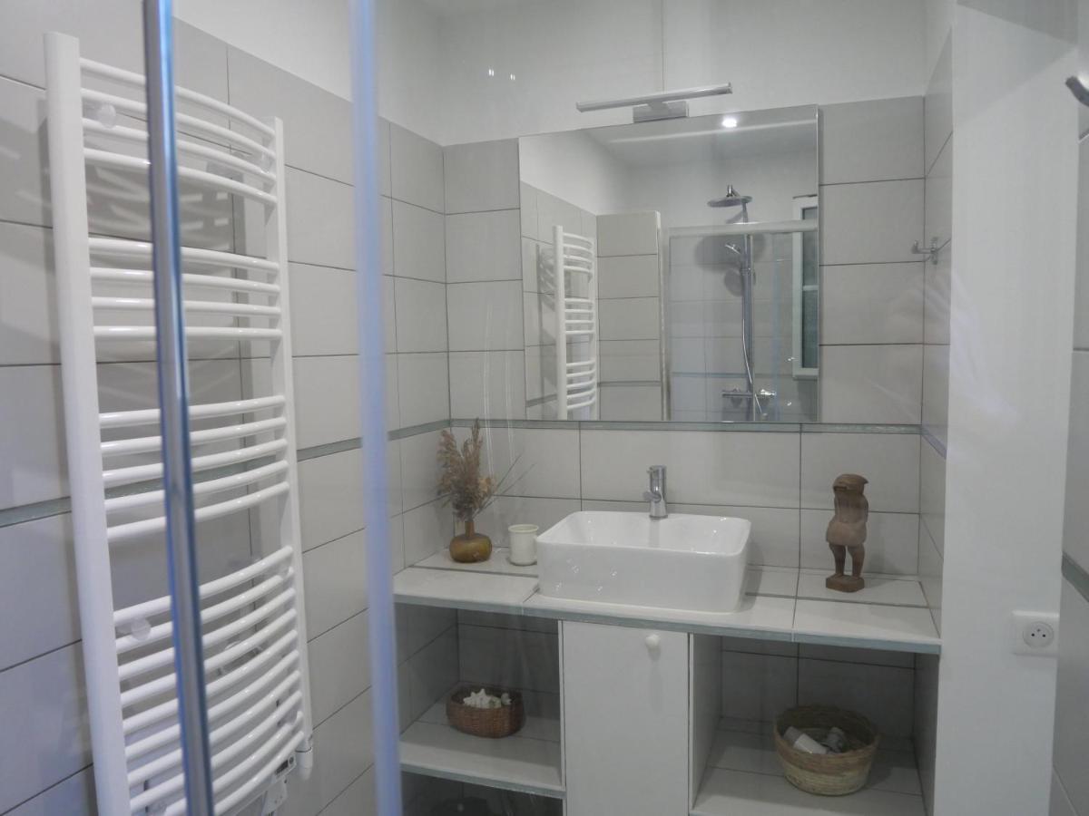 Vila Batisse En Pierre XVII Siecle 115 M² Avec Terrasse Ambares-et-Lagrave Exteriér fotografie