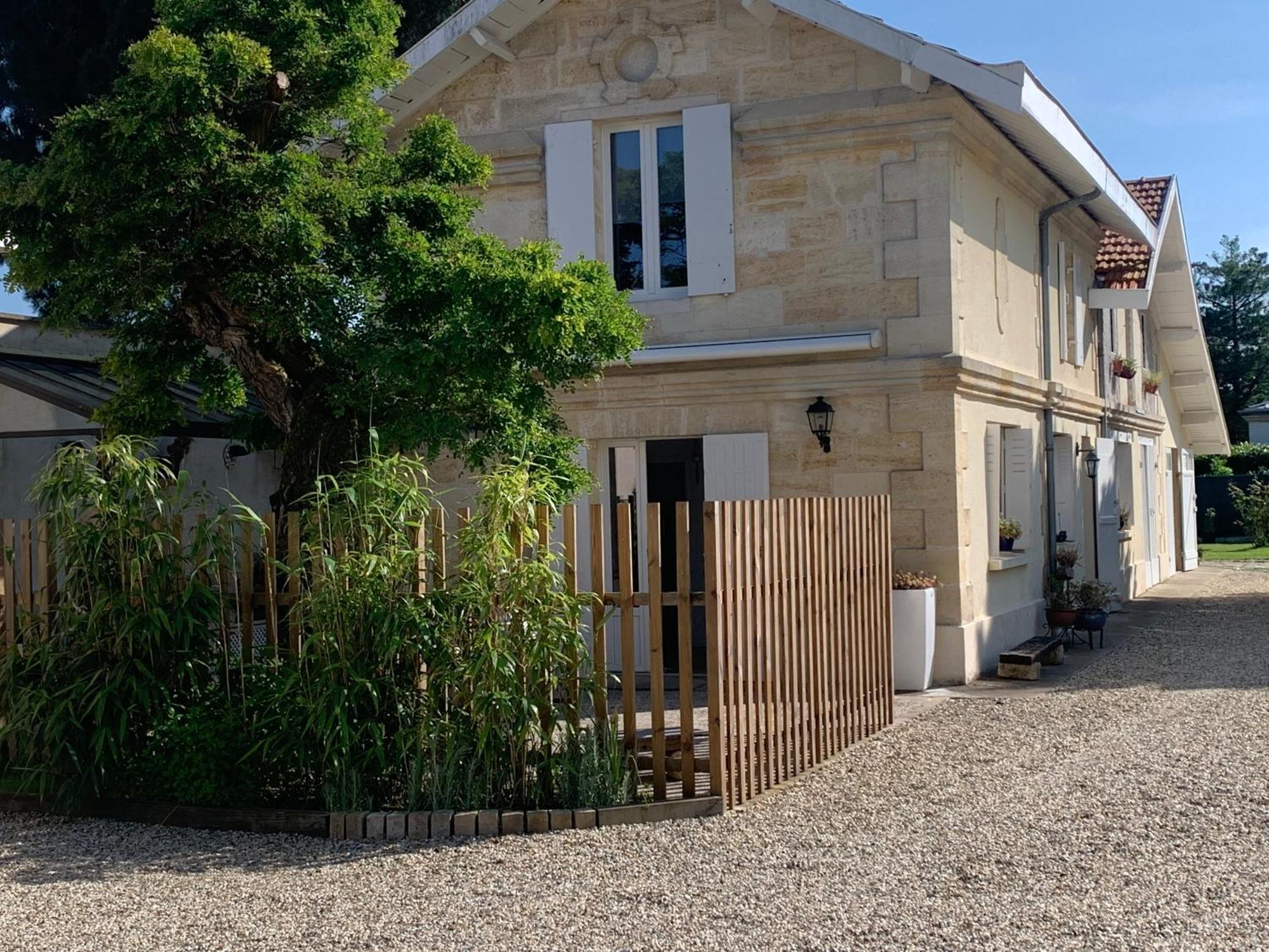 Vila Batisse En Pierre XVII Siecle 115 M² Avec Terrasse Ambares-et-Lagrave Exteriér fotografie